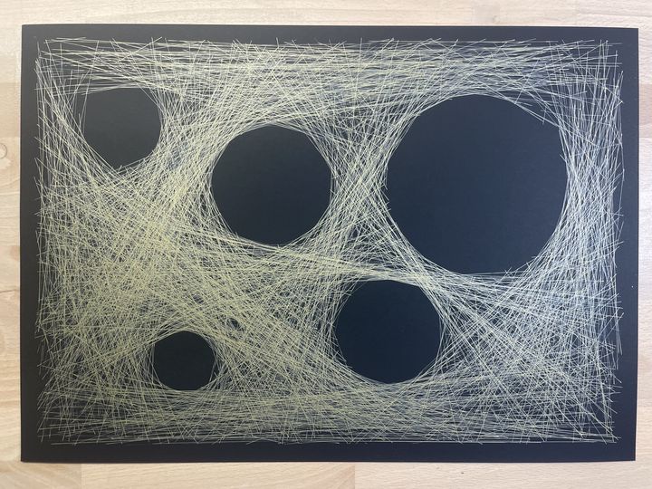 5 circles drawn by straight lines, gold on black